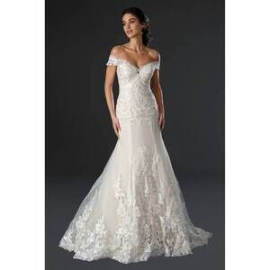 NEW STELLA COUTURE fit and flare wedding dress in off white